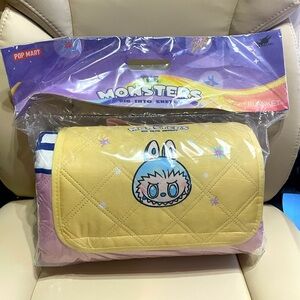 THE MONSTERS Big Into Energy Blanket